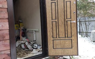 дверь для загородного дома