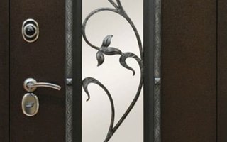 металлическая антивандальная дверь в коттедж ДКТЖ-33, с ковкой и стеклом